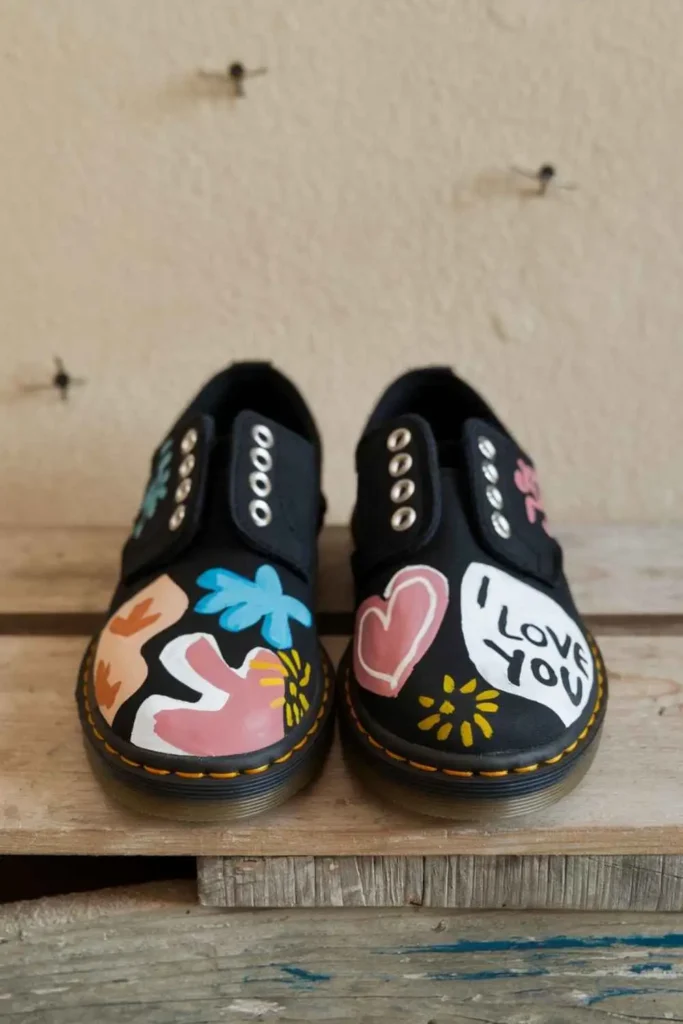 Black Shoe Painting Ideas (DIY) (1)