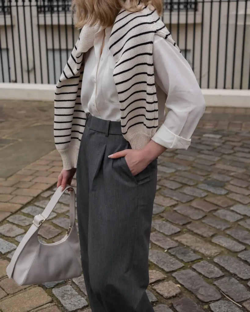 while the light grey New Balance sneakers keep it fresh and functional.