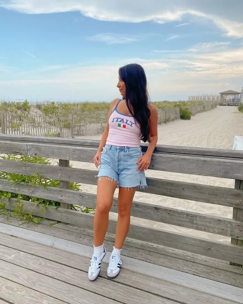 Start with light-wash raw-hem wide-leg jeans, then layer a loose button-down shirt (bonus points for pale blue) under a long trench coat in beige or taupe.