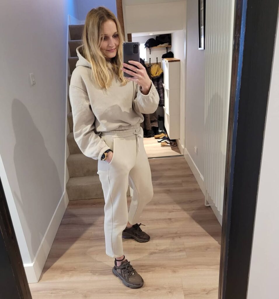 Oversized beige hoodie + matching joggers + dark brown Adidas Ozweego
