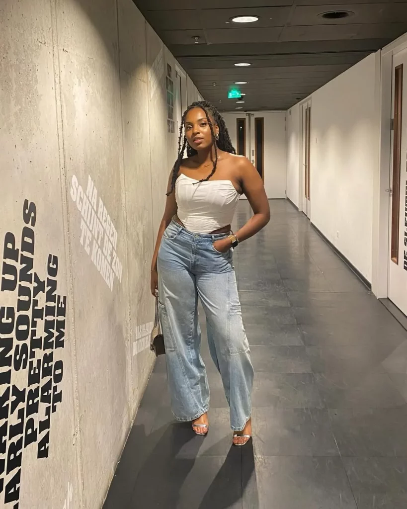 Corset Top + Wide-Leg Jeans + Spezials