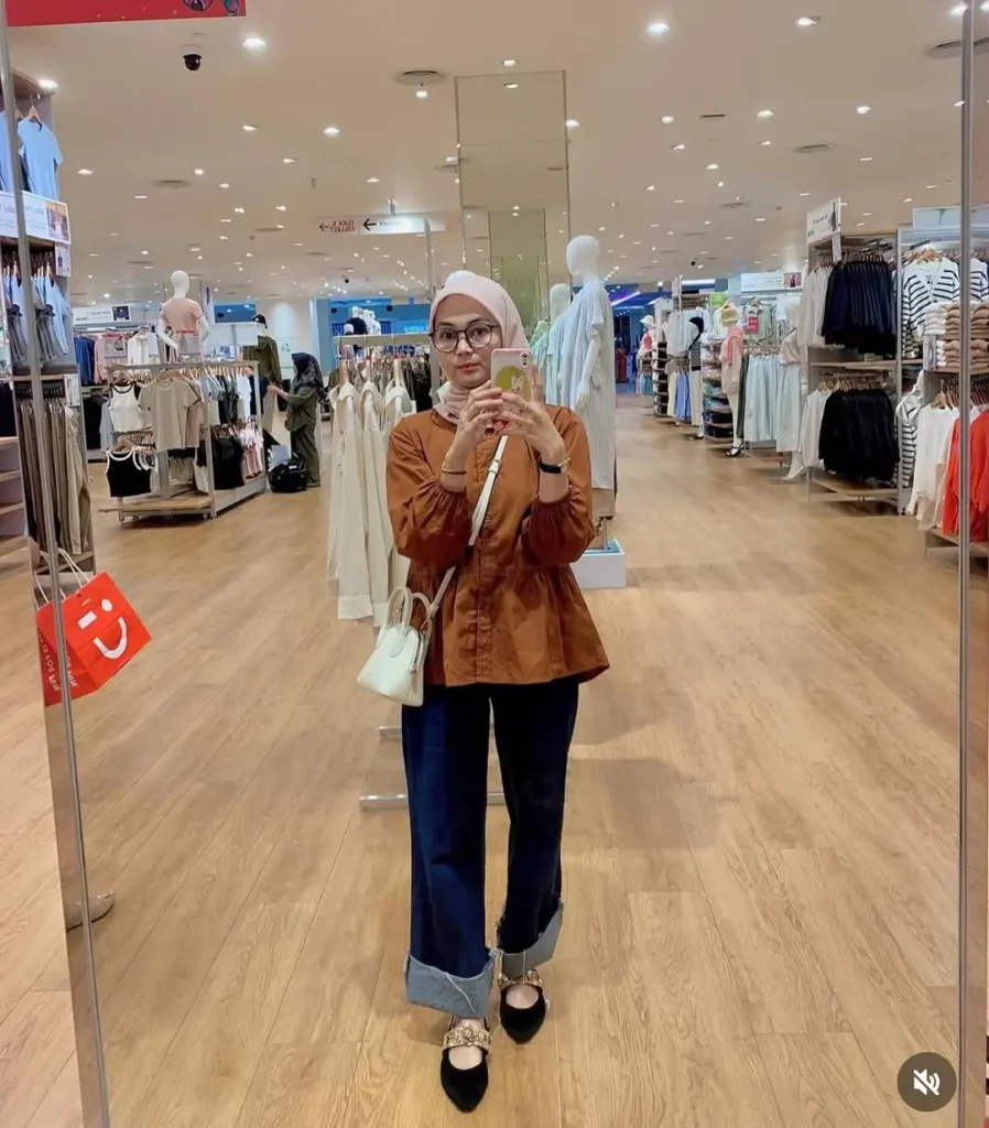 Rust Tunic Top + Cuffed Jeans + Black & Snakeskin Flats