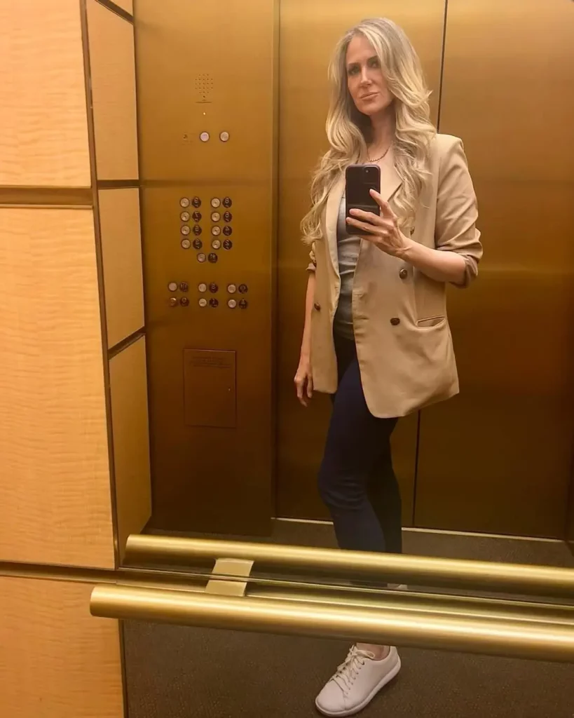 The Sleek Neutral On-the-Go