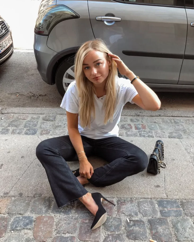 White Tee + Black Jeans + Spezials