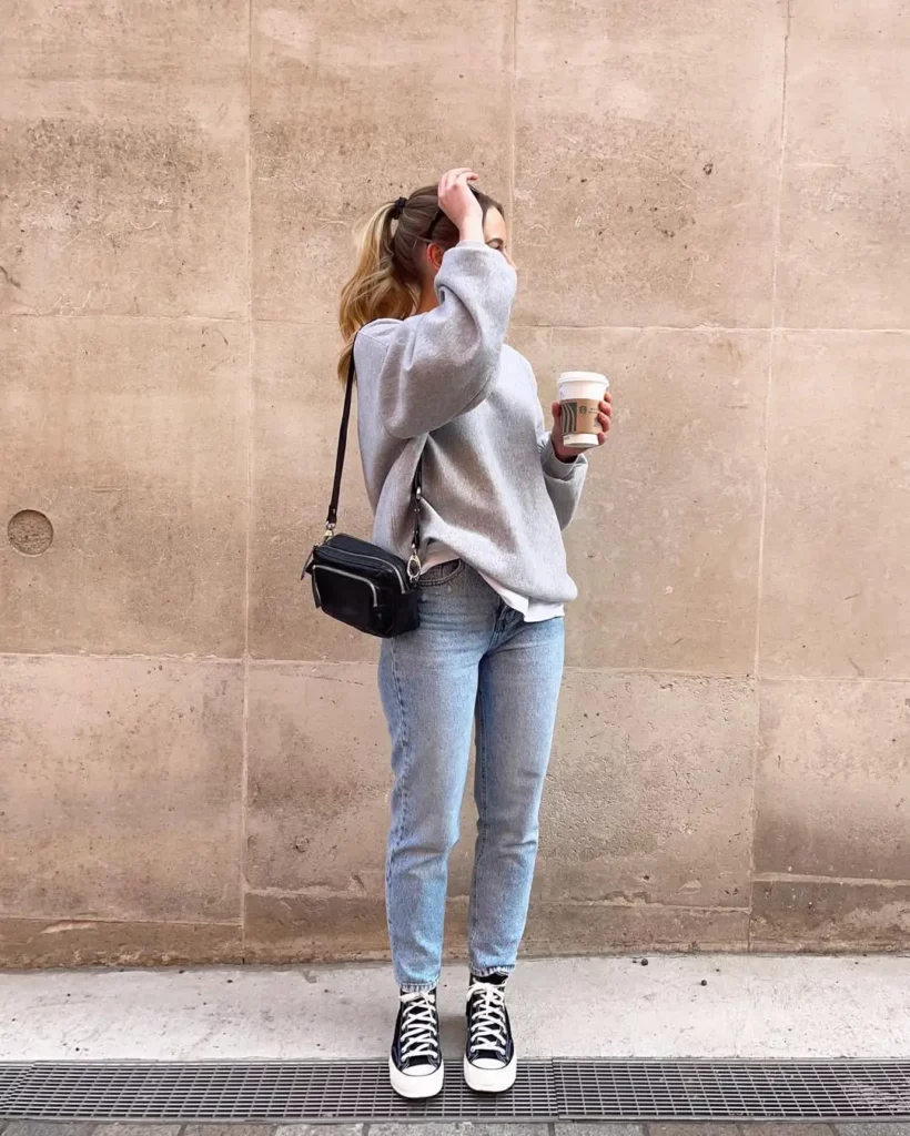 Oversized Sweatshirt + Light-Wash Skinny Jeans + Black Platform Converse