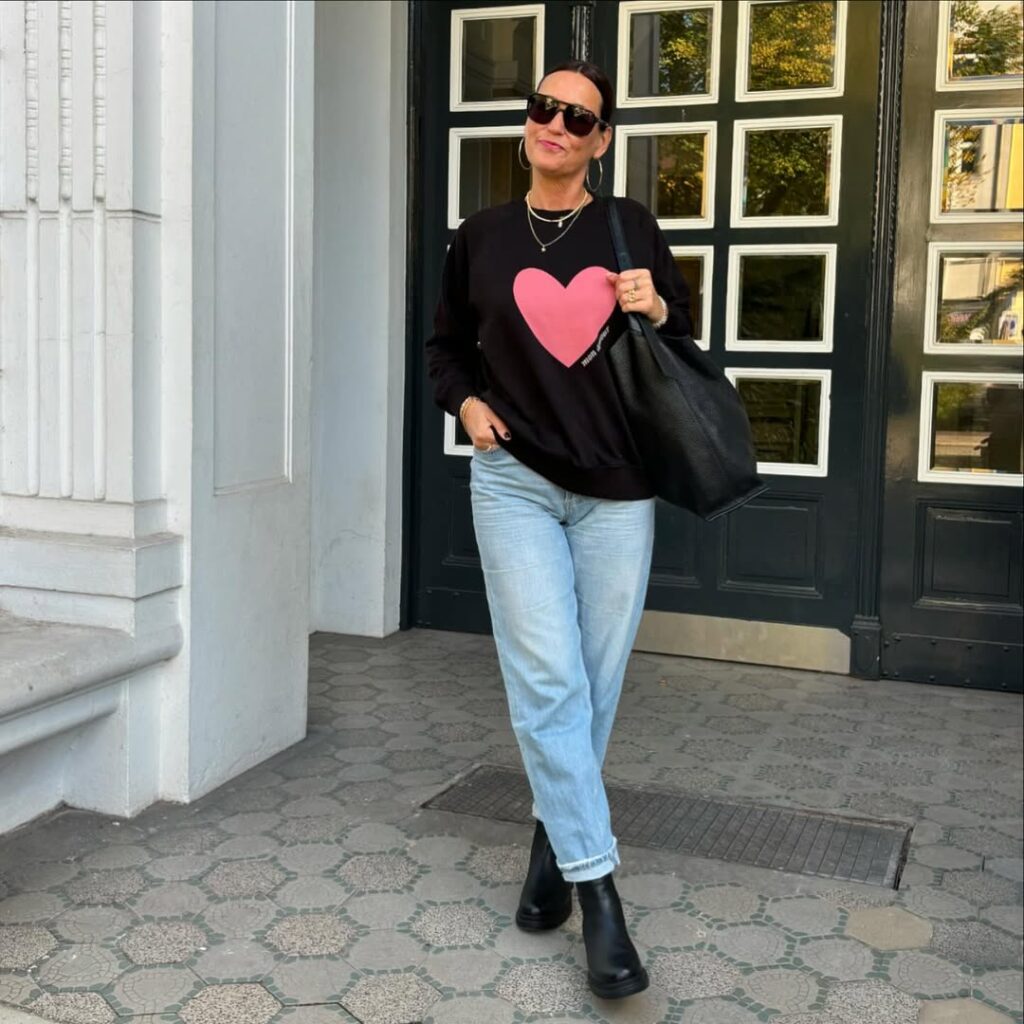 Cute Graphic Sweatshirt with Classic Chelsea Boots