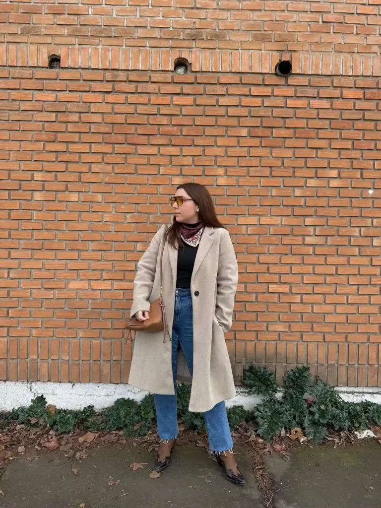 Effortless Street Style with Beige Coat and Jeans