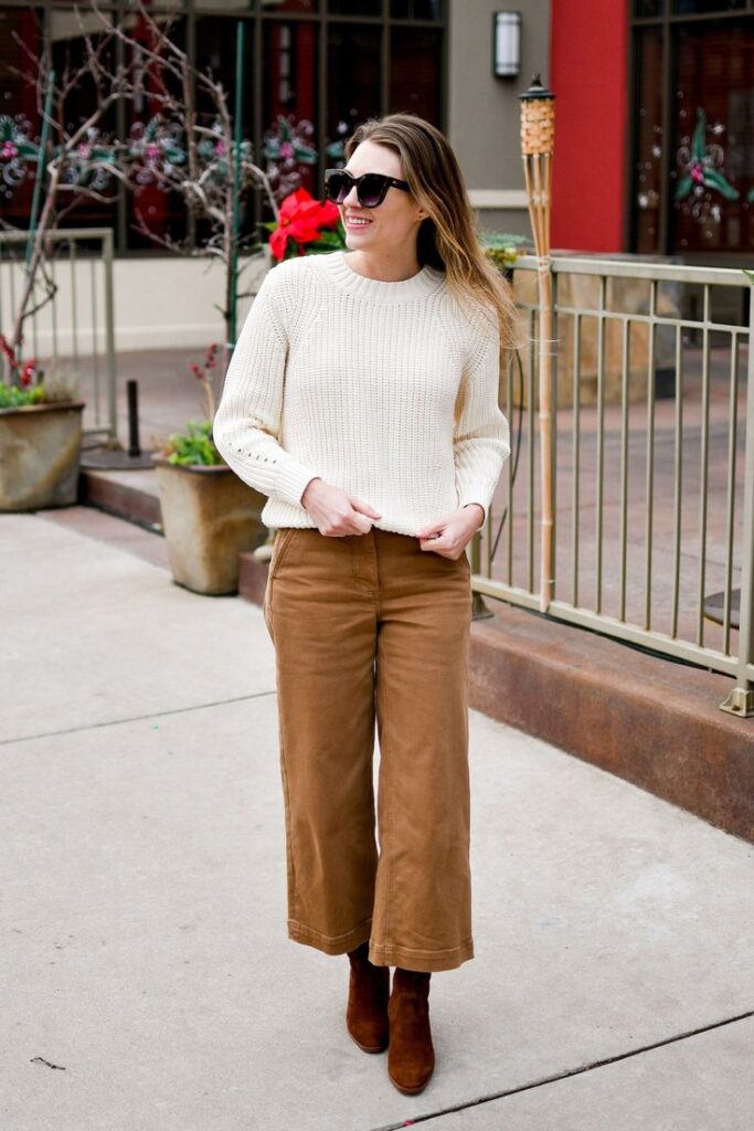 Light and Warm Work Outfit with Suede Boots