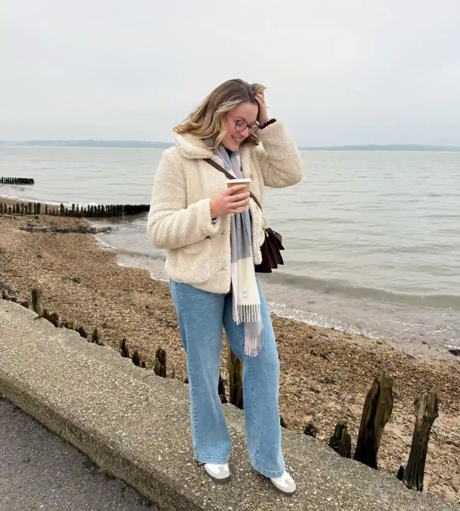 Cozy Coastal Style with Wide-Leg Jeans and Sneakers
