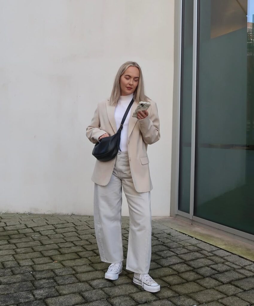Soft Neutral Street Style with Barrel Jeans and Sneakers