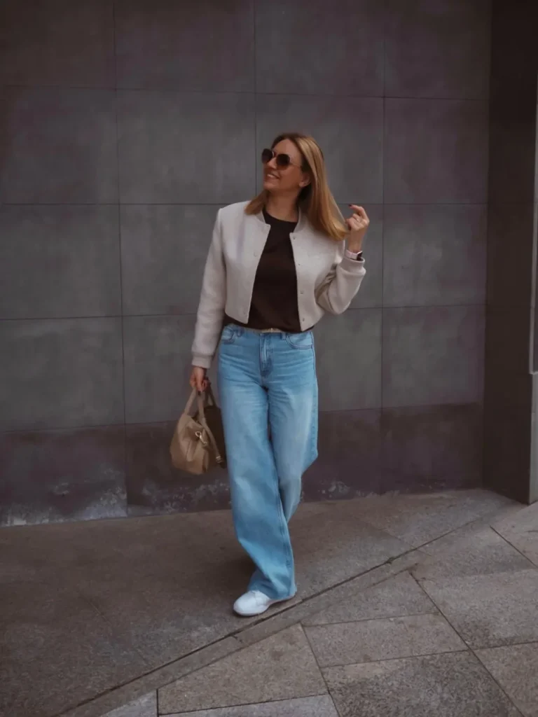 Modern City Ease with Wide-Leg Jeans and Sneakers