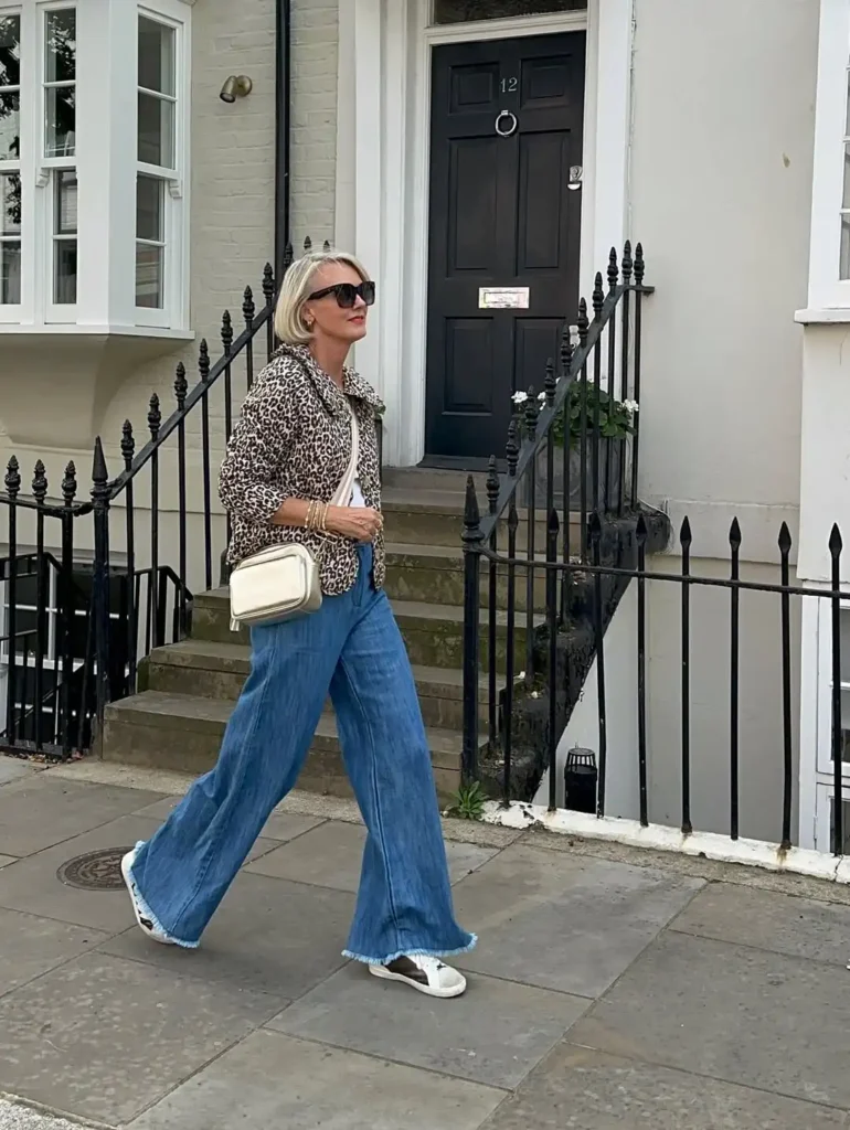 Chic City Walk with Wide-Leg Jeans and Sneakers