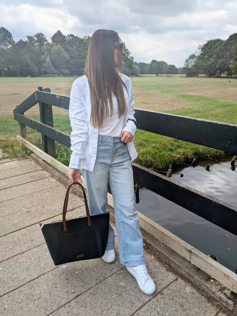 Effortless Daytime Style with Wide-Leg Jeans and Sneakers
