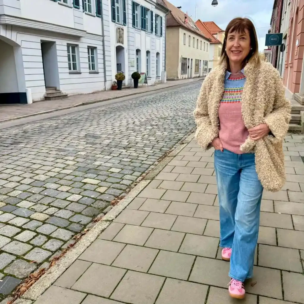 Cozy Street Charm with Wide-Leg Jeans and Sneakers