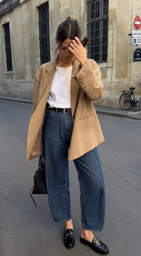 Effortless City Chic with Barrel Jeans and Loafers