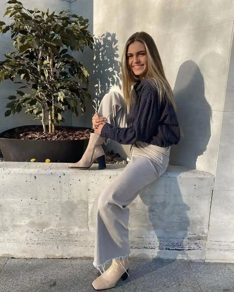 Relaxed Spring Ankle Boots Outfit with Wide-Leg Pants