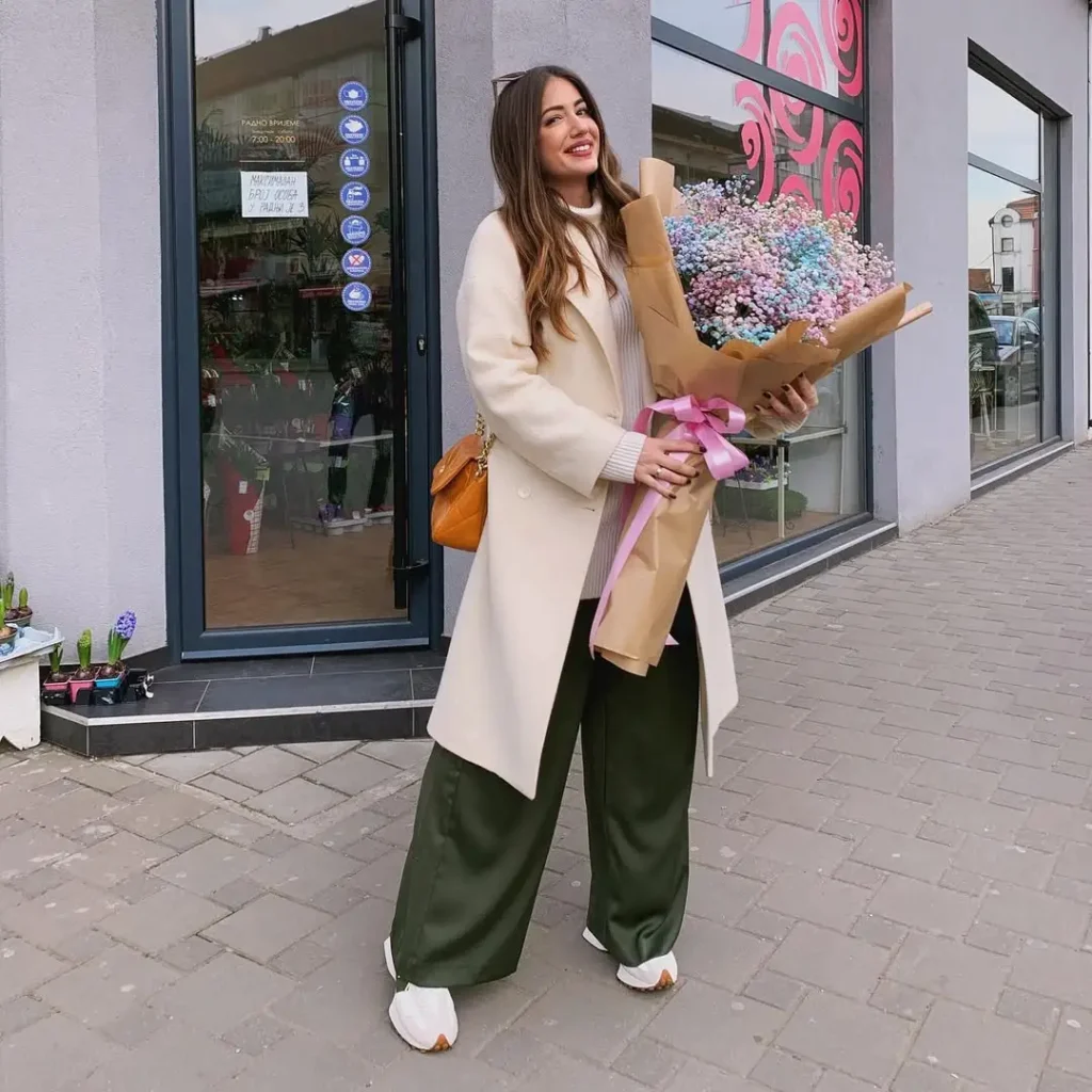 Effortless Spring New Balance Outfit with Soft Movement