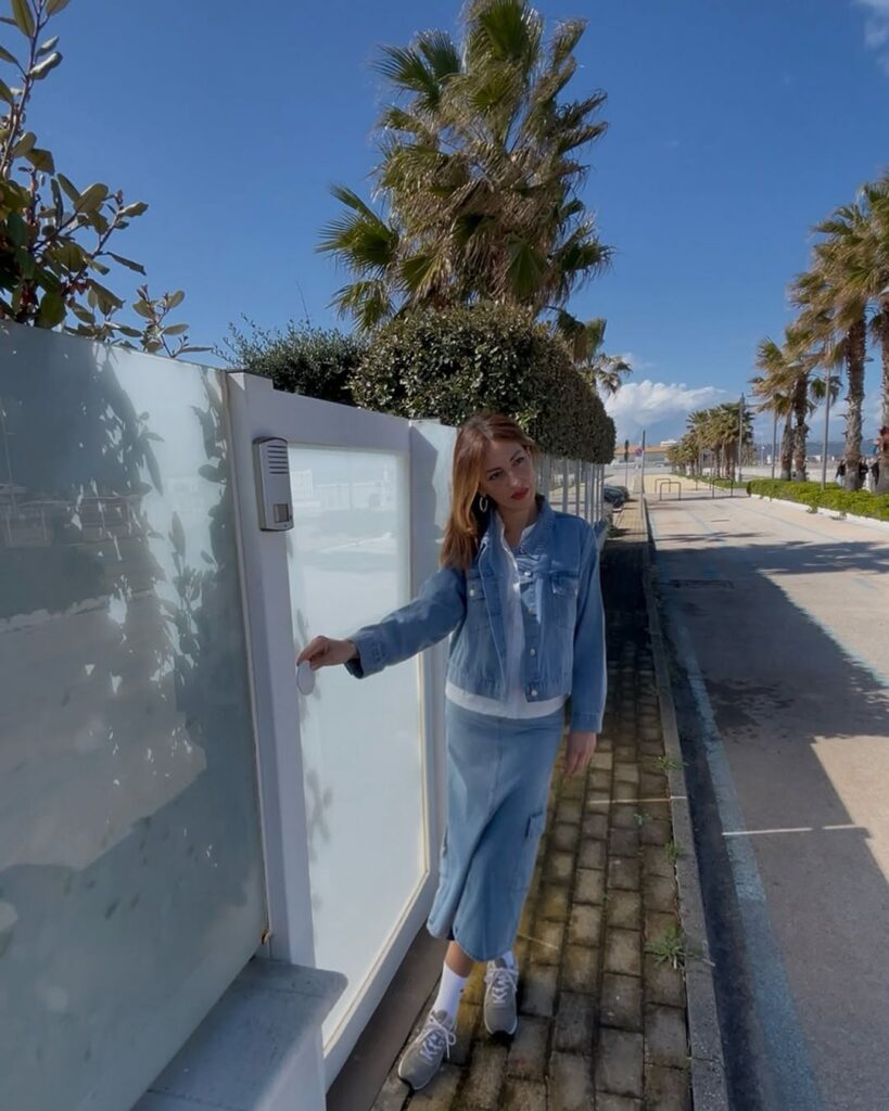 Denim-on-Denim Spring New Balance Outfit