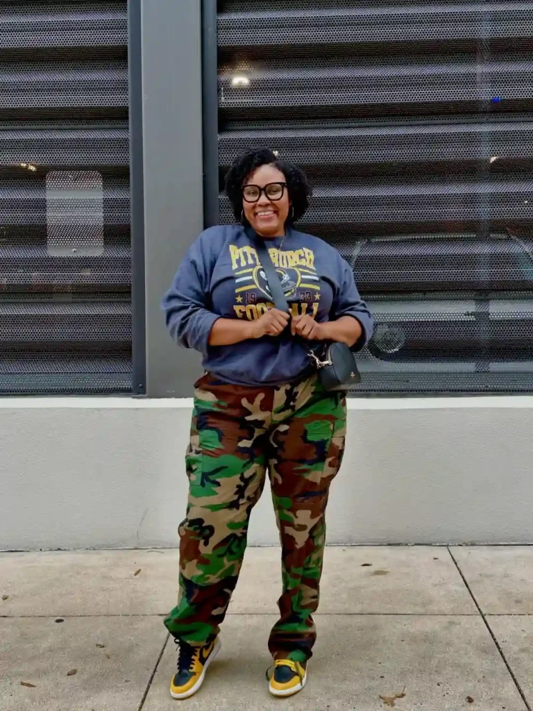 Sporty Street Sweatshirt Outfit with Sneakers