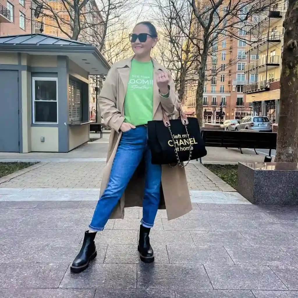 Casual Trench and Graphic Tee Outfit with Chelsea Boots