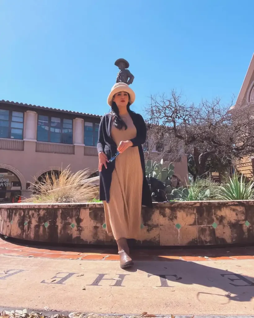 Relaxed Maxi Dress Outfit with Chelsea Boots