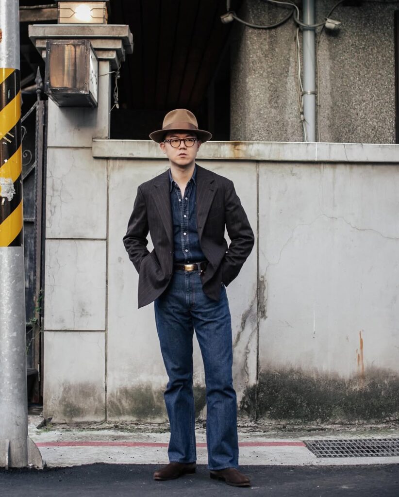 Blazer, Denim Shirt and Chelsea Boots Jeans Outfit