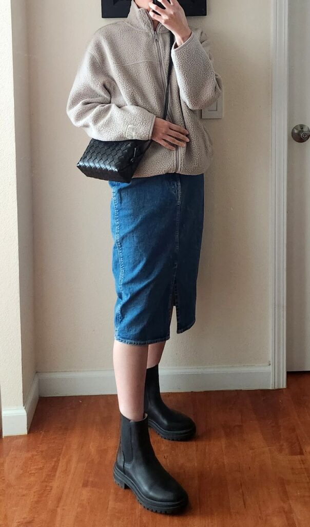 Casual Denim Midi Chelsea Boots Outfit