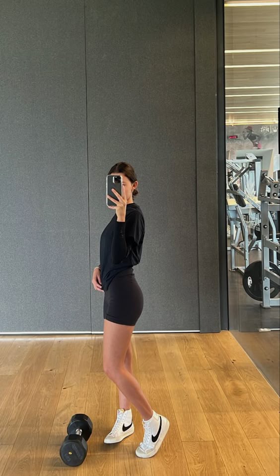 Sleek All-Black Gym Outfit with Nike Blazer Mid ’77