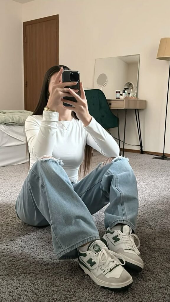 Clean Everyday Look with Baggy Jeans and New Balance
