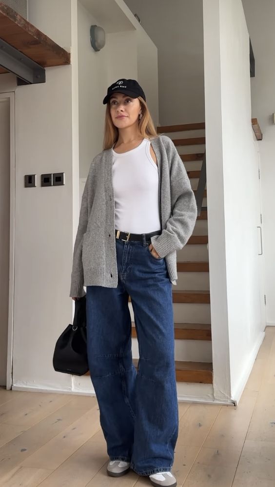 Effortless Smart Casual Baggy Jeans and Sneakers Outfit