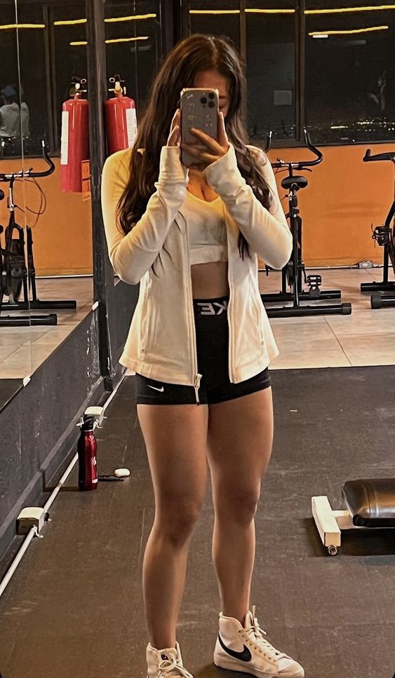 Light Neutral Gym Outfit with Nike Blazer Mid ’77
