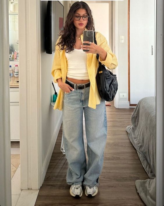 Light Layered Look with Baggy Jeans and New Balance