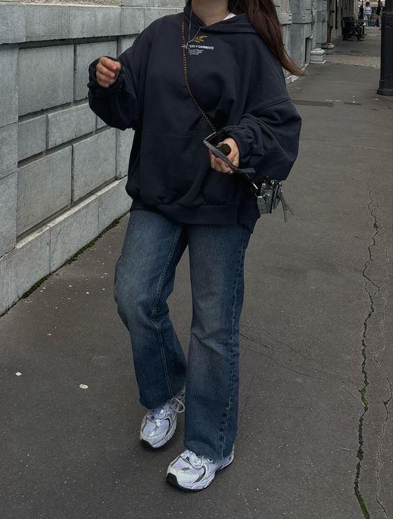 Oversized Hoodie Style with Baggy Jeans and New Balance