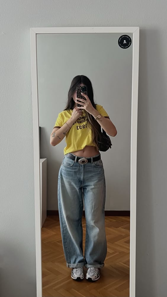 Bright Casual Style with Baggy Jeans and New Balance