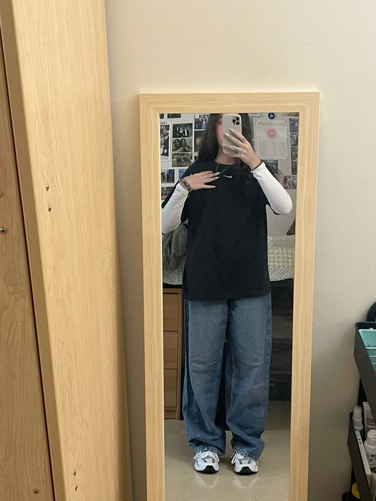 Layered Basic Tee Look with Baggy Jeans and New Balance