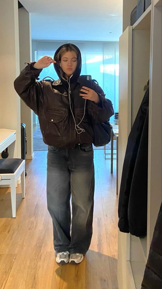 Layered Winter Street Look with Baggy Jeans and New Balance