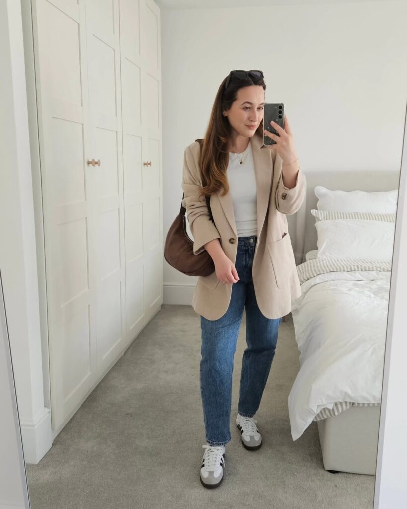 Smart Casual Mom Jeans Outfit with Samba Sneakers