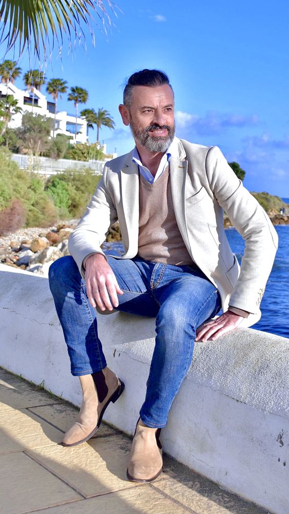 Beige Blazer with Blue Jeans and Suede Chelsea Boots