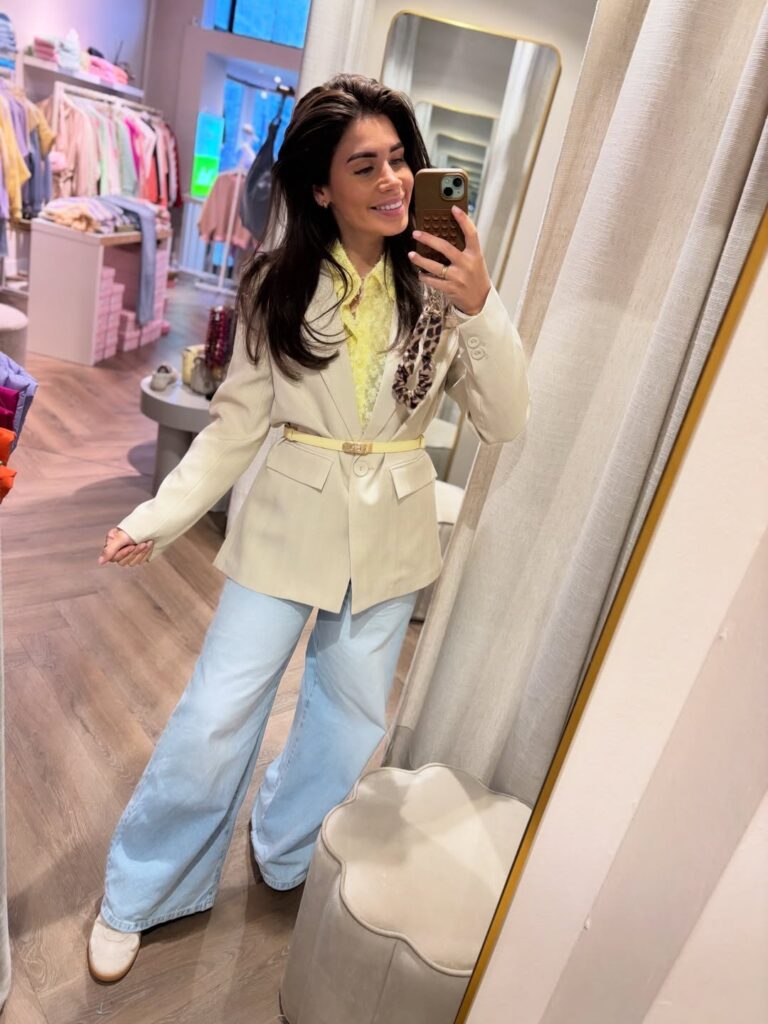 Light Blazer with Wide-Leg Jeans and Sneakers