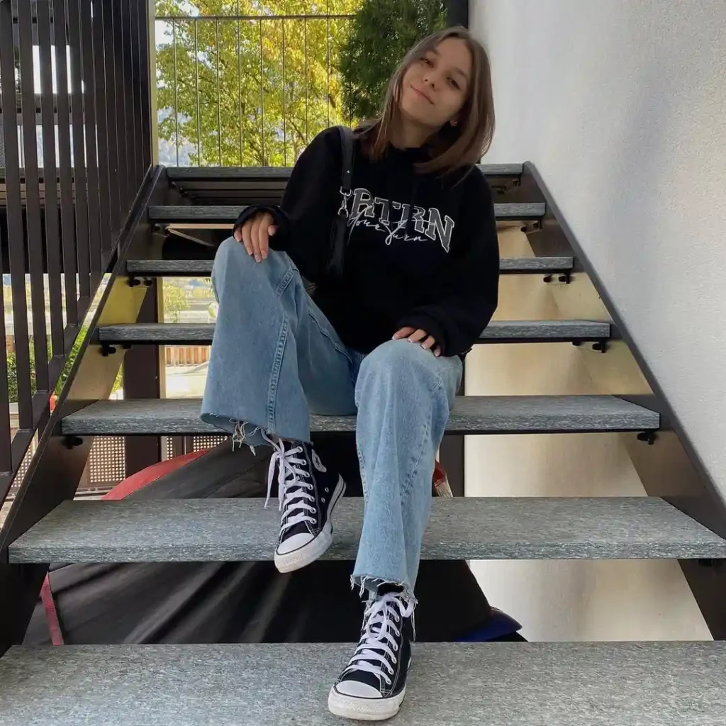Casual Hoodie Style with Baggy Jeans and Converse