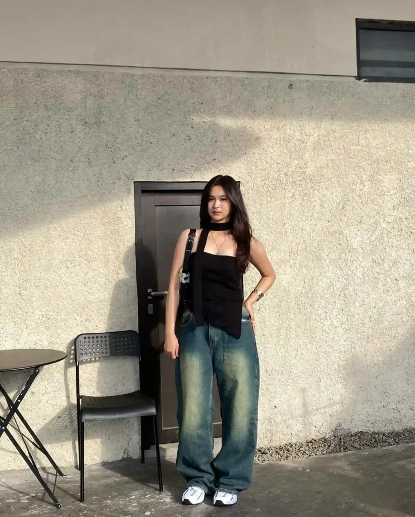 Minimal Black Top with Baggy Jeans and New Balance