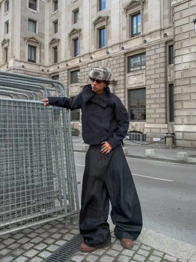 Oversized Pullover with Extra-Wide Baggy Jeans and Brown Boots
