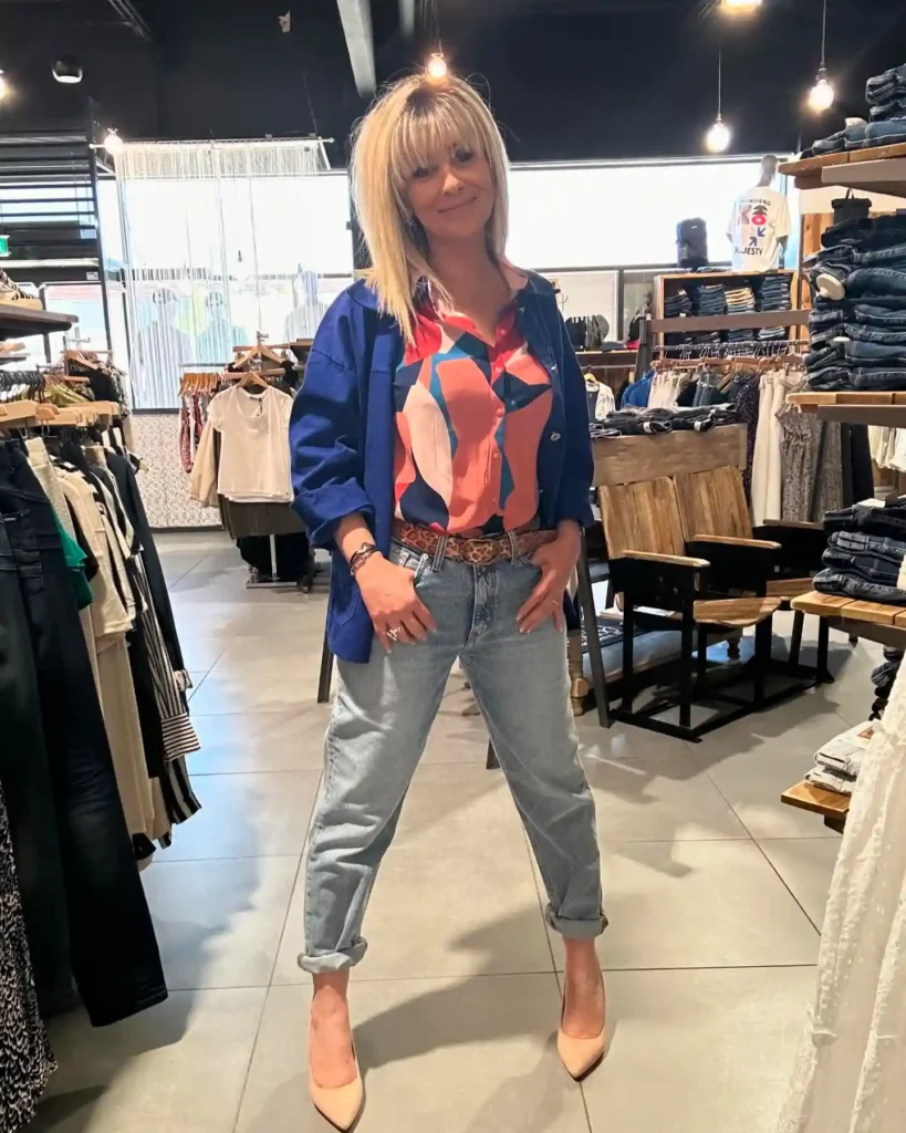 Printed Shirt and Mom Jeans Outfit with Heels