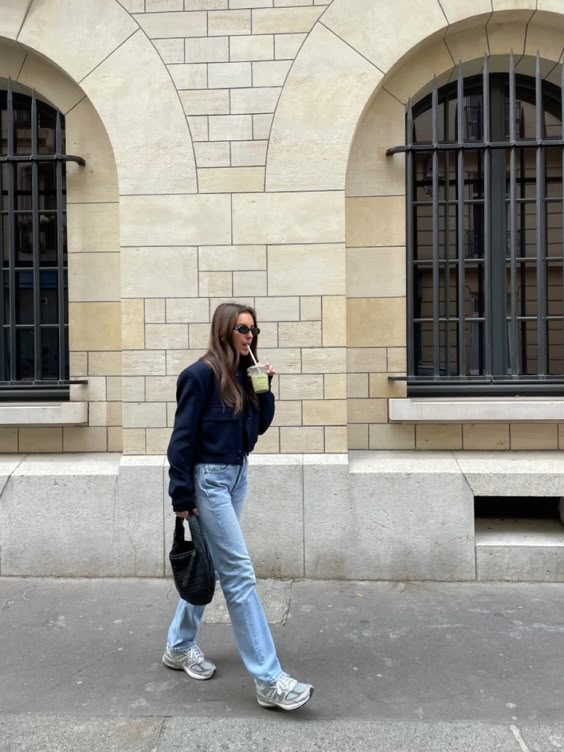 Navy Sweatshirt with Light Blue Jeans and New Balance 990v5 Outfit