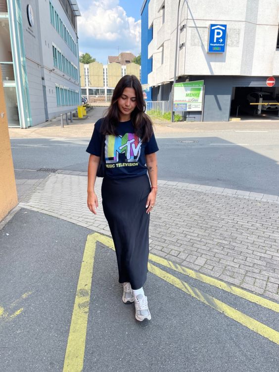 Graphic Tee with Maxi Skirt and New Balance 990v5 Outfit