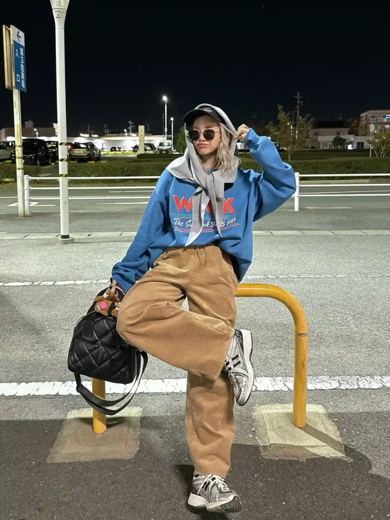 Casual Streetwear with Graphic Sweatshirt and New Balance 1906R