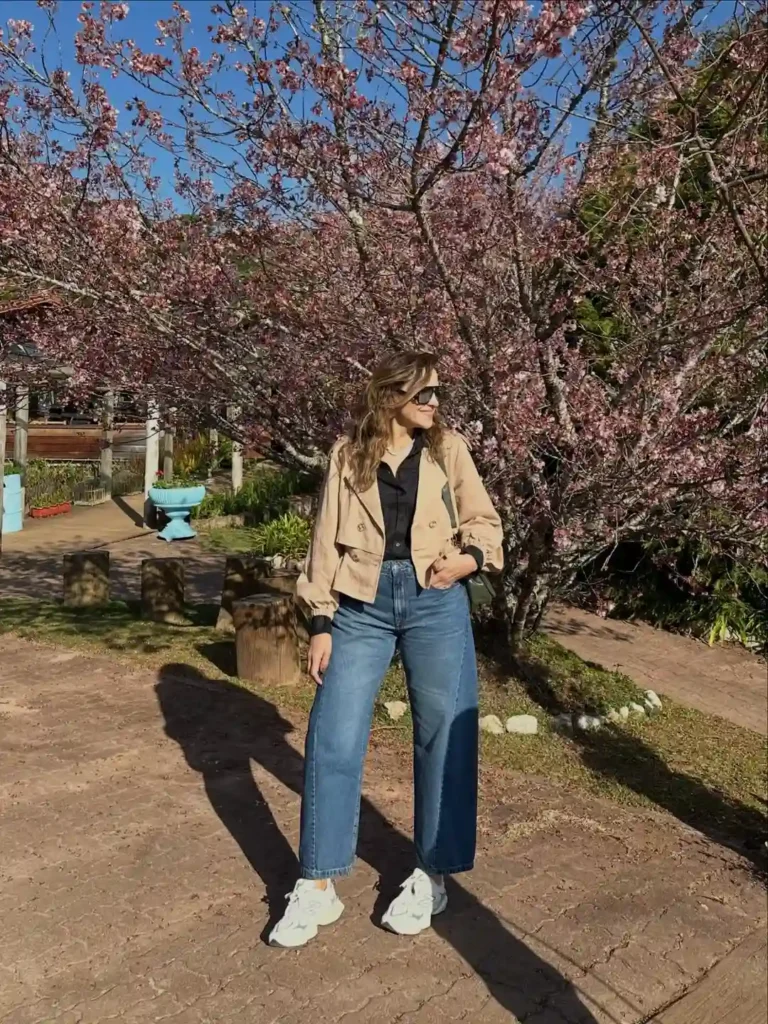 Cropped Trench Jacket and Straight Jeans with New Balance 9060