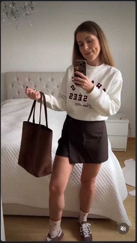 Sweatshirt with Mini Skirt and Brown Adidas Spezial