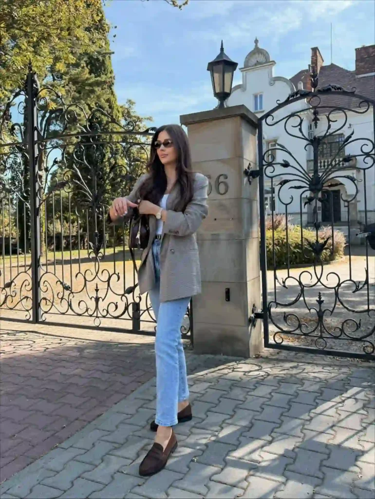 Brown Loafers with Blazer and Straight Jeans Office Outfit
