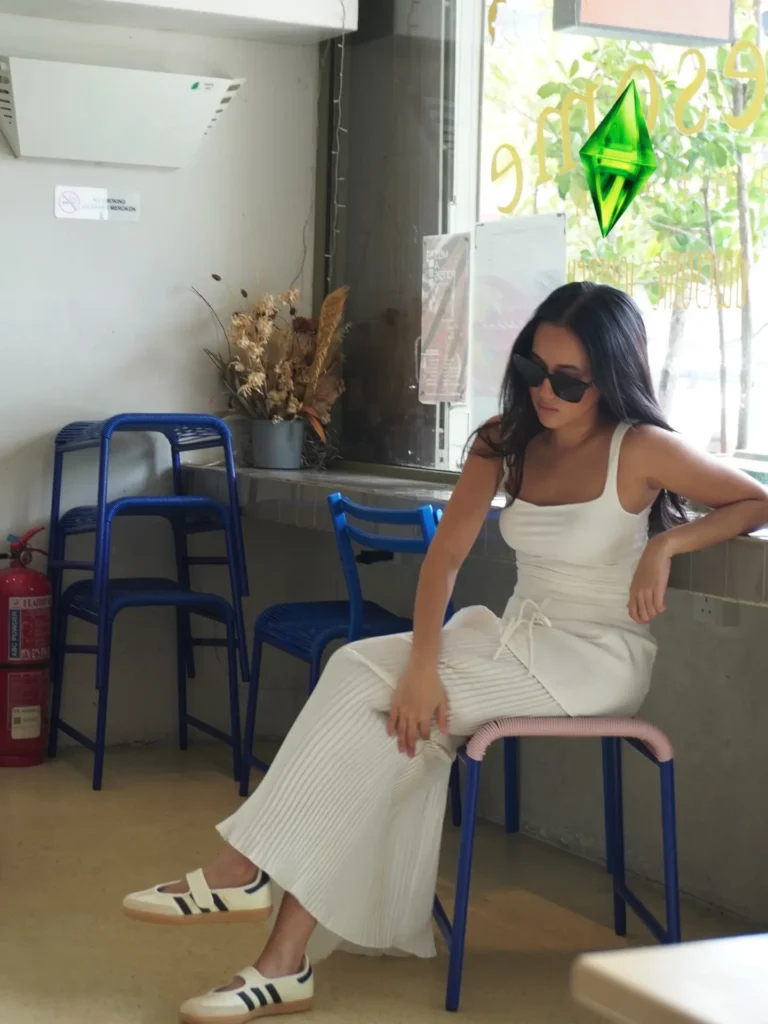 Minimal White Set with Adidas Samba Jane Outfit